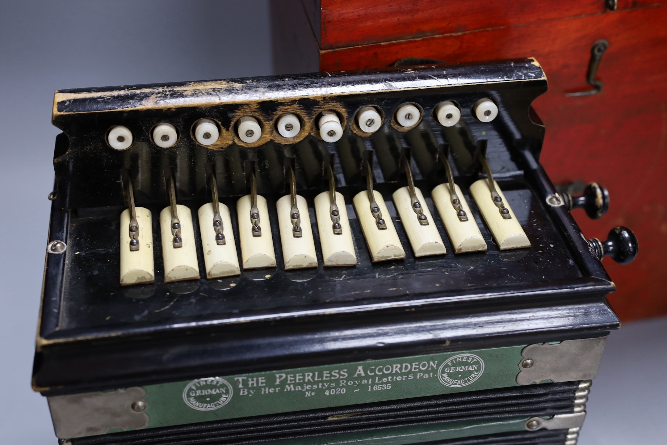 ‘The Peerless Accordeon’, boxed German accordion